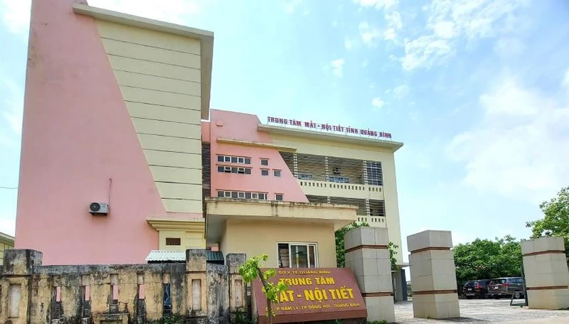 Bệnh viện Mắt Quảng Bình được thành lập trên cơ sở tổ chức lại Trung tâm Mắt - Nội tiết thuộc Sở Y tế.