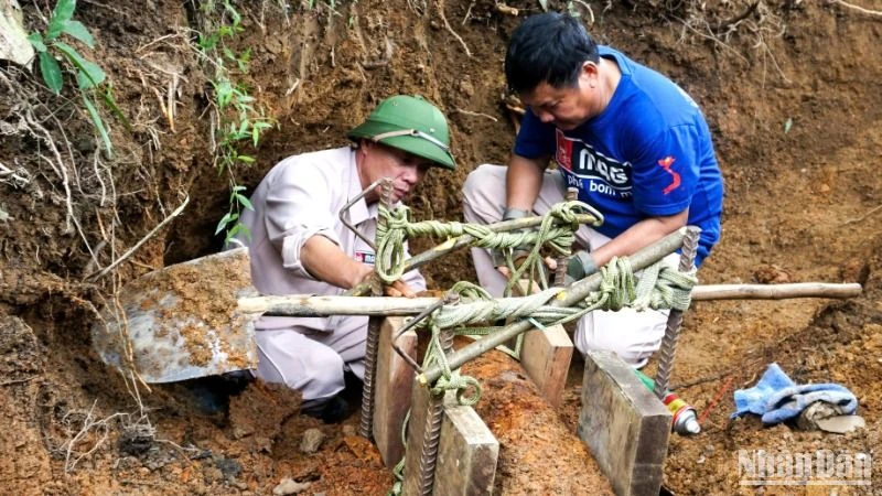 Quả bom lớn sót lại sau chiến tranh được phát hiện trong vườn một nhà dân ở xã Yên Hóa, huyện Minh Hóa, tỉnh Quảng Bình.