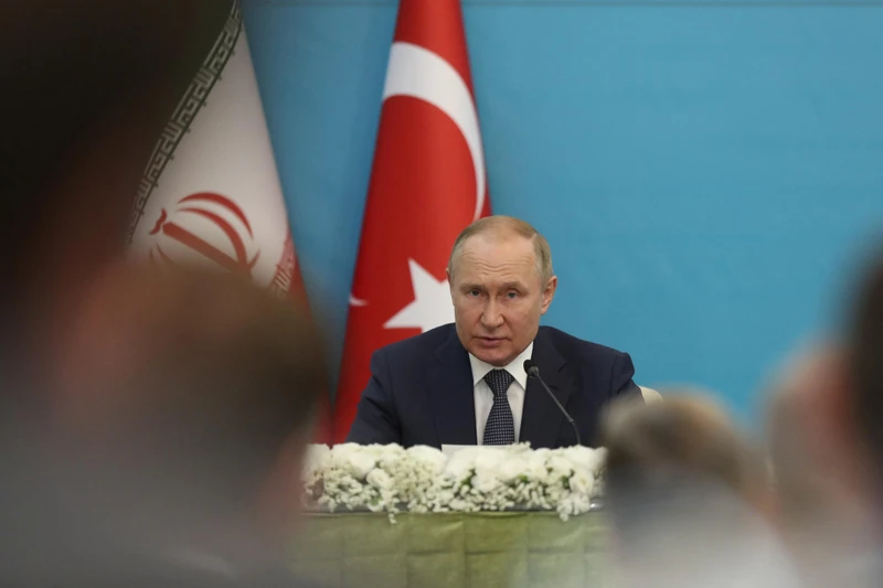 Tổng thống Nga Vladimir Putin phát biểu tại cuộc họp báo sau Hội nghị thượng đỉnh ở Tehran, Iran, ngày 19/7/2022. (Ảnh: WANA/REUTERS)