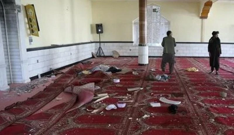 Hiện trường 1 vụ nổ tại thánh đường Hồi giáo ở phía Bắc thủ đô Kabul, Afghanistan, ngày 17/8/2022. (Ảnh: hindustantimes.com)