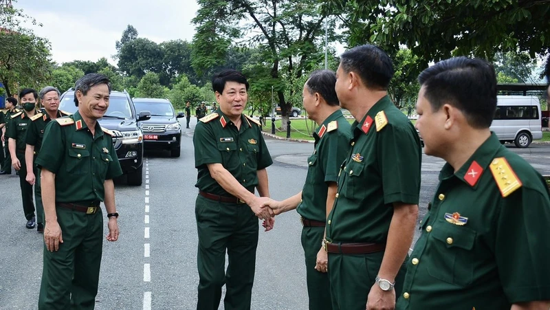 Đại tướng Lương Cường đến thăm, làm việc tại Quân đoàn 4. (Ảnh: qdnd.vn)