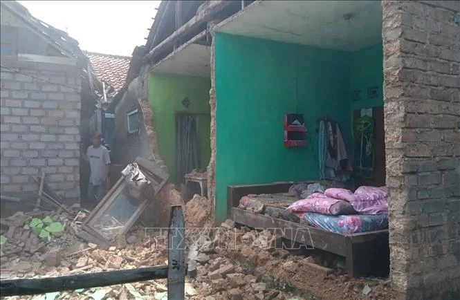 Một ngôi nhà bị hư hại sau trận động đất ở thị trấn Cianjur thuộc tỉnh Tây Java, Indonesia ngày 21/11/2022. (Ảnh: THX/TTXVN)