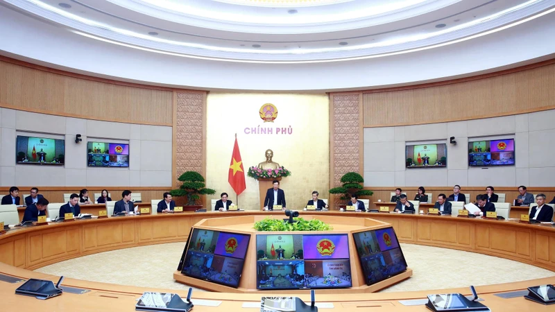 Phó Thủ tướng Phạm Bình Minh chủ trì cuộc họp trực tiếp kết hợp trực tuyến của Tổ công tác số 1 với các bộ, cơ quan Trung ương và hai địa phương về tình hình giải ngân vốn đầu tư công. (Ảnh: VGP)