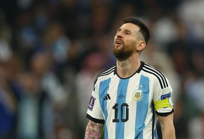 Xem những hình ảnh về Messi tại World Cup để hiểu rõ hơn về quyết định của anh giải nghệ với đội tuyển quốc gia Argentina. Bạn sẽ cảm thấy xúc động và tôn trọng hơn với sự nỗ lực và sự trân trọng của cầu thủ này.