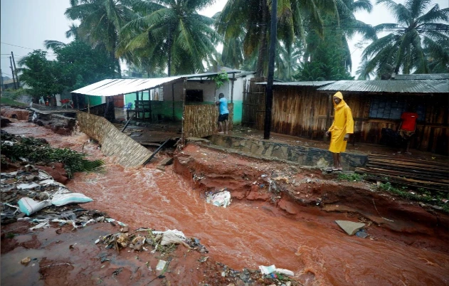 Lốc xoáy kèm mưa lớn gây ra lũ lụt ở Mozambique năm 2019. (Ảnh minh họa: Reuters)