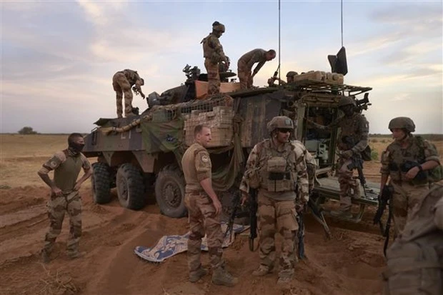 Binh sĩ Pháp tuần tra tại vùng Soum, miền bắc Burkina Faso ngày 9/11/2019. (Ảnh: AFP/TTXVN)