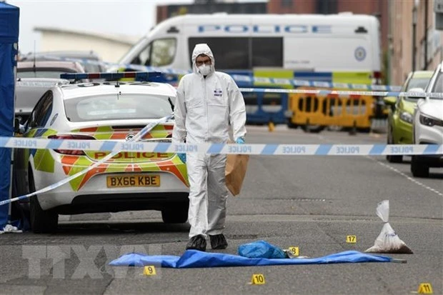Cảnh sát điều tra tại hiện trường vụ tấn công bằng dao. (Nguồn: AFP/TTXVN)
