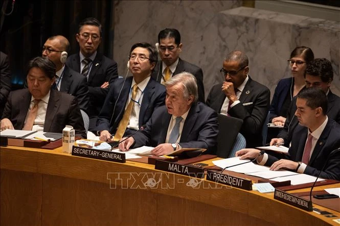 Tổng Thư ký Liên hợp quốc Antonio Guterres (giữa) phát biểu tại cuộc họp ở New York, Mỹ, ngày 24/2/2023. (Ảnh: AFP/TTXVN)
