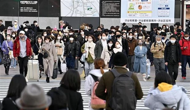 Người dân trên đường phố Tokyo, Nhật Bản. (Ảnh: Kyodo/TTXVN)