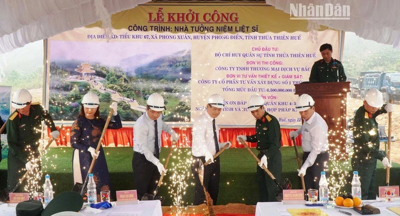 Lãnh đạo Quân khu 4 và tỉnh Thừa Thiên Huế làm lễ khởi công Nhà tưởng niệm liệt sĩ ở tiểu khu 67, xã Phong Xuân (huyện Phong Điền).