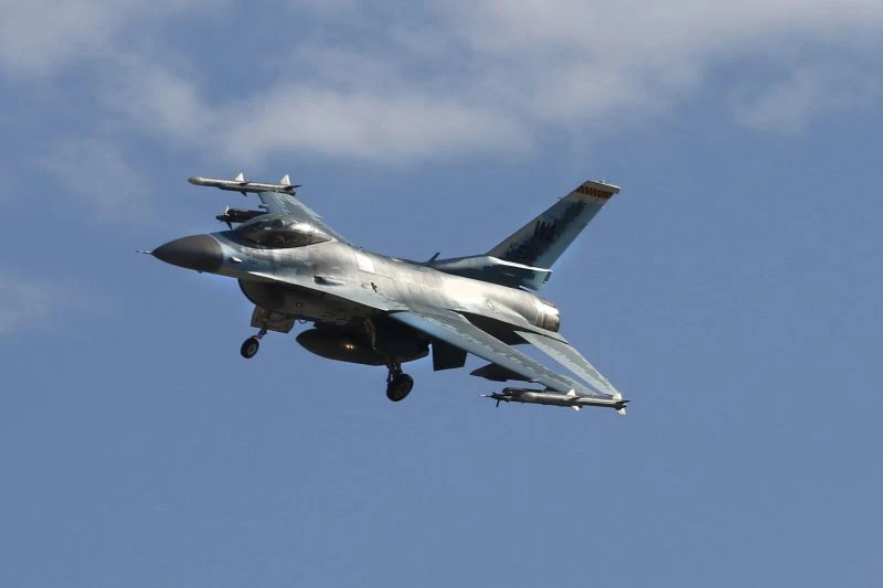 Tiêm kích F-16 trên không phận gần Las Vegas, Nevada, Mỹ, ngày 16/2/2022. (Ảnh: Larry MacDougal/MCDOL/AP/FILE)