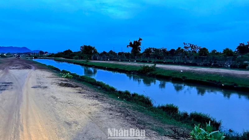Kênh thủy lợi Sông Quao dẫn nước từ hồ chứa Sông Quao cung cấp nước tưới sản xuất và sinh hoạt cho huyện Hàm Thuận Bắc và thành phố Phan Thiết, Bình Thuận. 