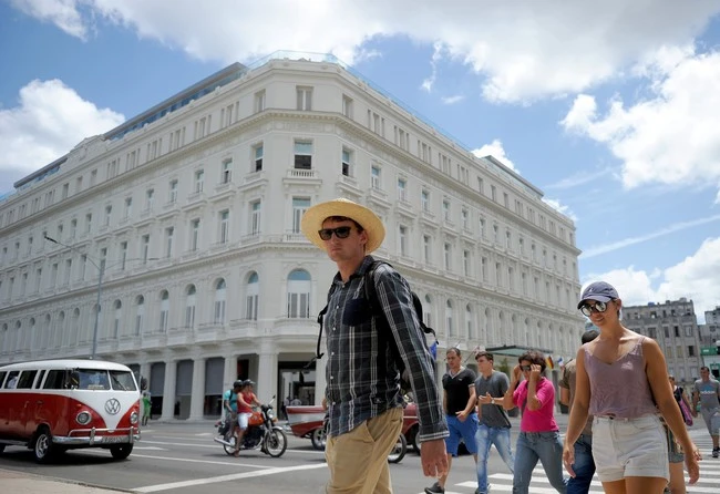 Khách du lịch tại thủ đô La Habana, Cuba. (Ảnh minh họa: AFP/TTXVN)