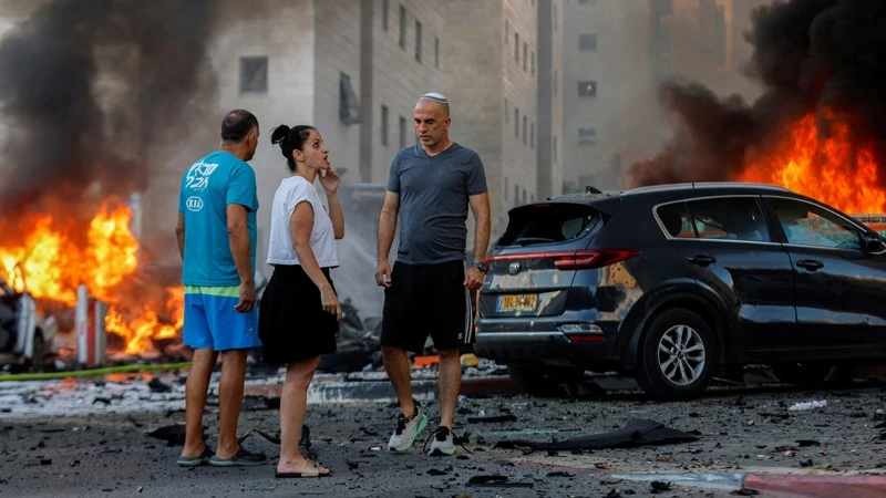 Một khu vực ở Ashkelon, Israel hứng chịu thiệt hại sau đợt phóng tên lửa từ Dải Gaza, ngày 7/10/2023. (Ảnh: Reuters) 