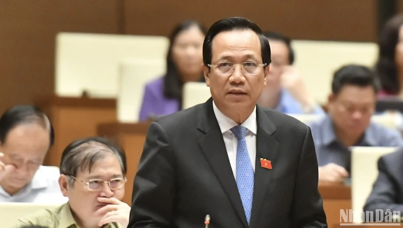 Bộ trưởng Lao động-Thương binh và Xã hội Đào Ngọc Dung trả lời chất vấn của đại biểu Quốc hội. (Ảnh: ĐĂNG KHOA) 
