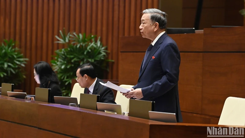 Bộ trưởng Công an Tô Lâm phát biểu giải trình, làm rõ ý kiến đại biểu Quốc hội nêu tại phiên thảo luận. (Ảnh: THỦY NGUYÊN)