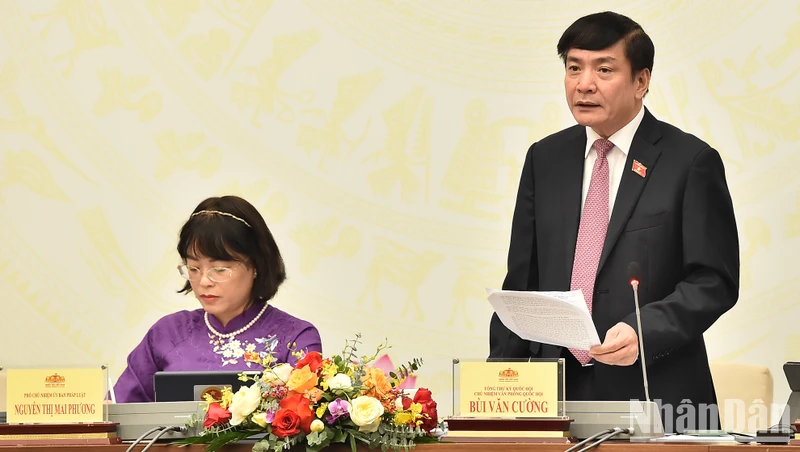 Tổng Thư ký Quốc hội Bùi Văn Cường phát biểu tại họp báo công bố kết quả Kỳ họp thứ 6, Quốc hội khóa XV. (Ảnh: THỦY NGUYÊN) 