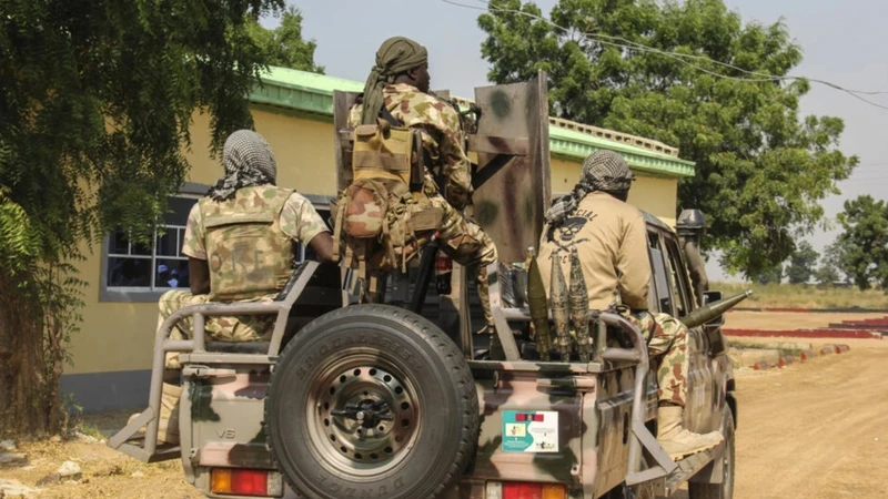 Quân đội Nigeria đang phải chiến đấu với các phần tử thánh chiến ở đông bắc và cả các băng nhóm trộm cướp ở tây bắc đất nước. (Ảnh minh họa: AFP) 
