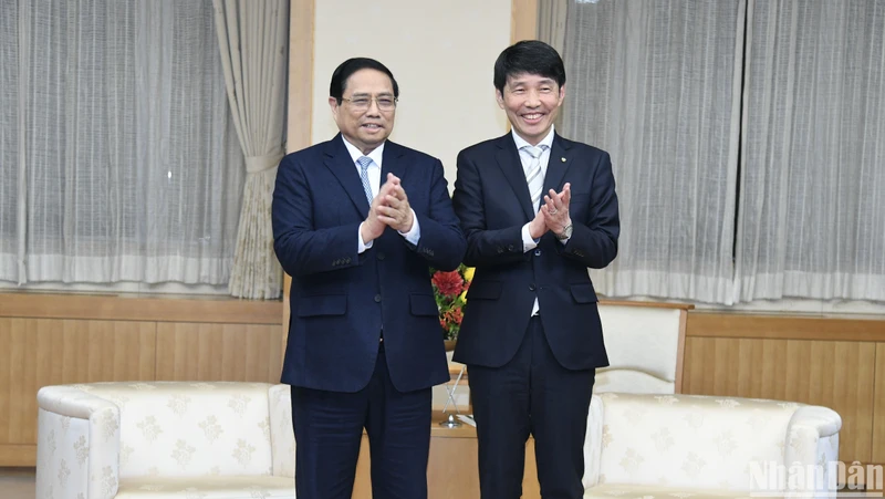 Thủ tướng Phạm Minh Chính và Thống đốc tỉnh Gunma Yamamoto Ichita.
