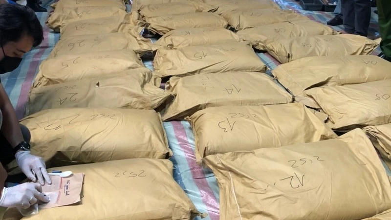 Tang vật trong vụ bắt giữ 750kg ketamine, ngụy trang trong "vỏ bọc" bao xi-măng tại quận Hồng Bàng, Hải Phòng, tháng 9/2023. (Ảnh: Hải quan Online)