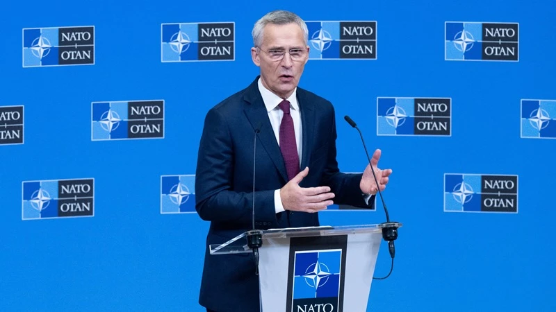 View - NATO chi 1,1 tỷ euro mua đạn pháo 155mm 