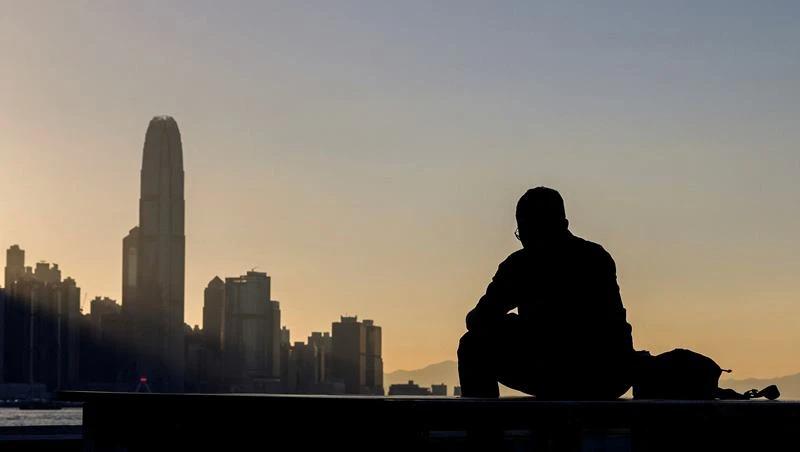 Quang cảnh những tòa nhà chọc trời dọc Cảng Victoria ở Hồng Kông, Trung Quốc, ngày 24/10/2023. (Ảnh: Reuters)