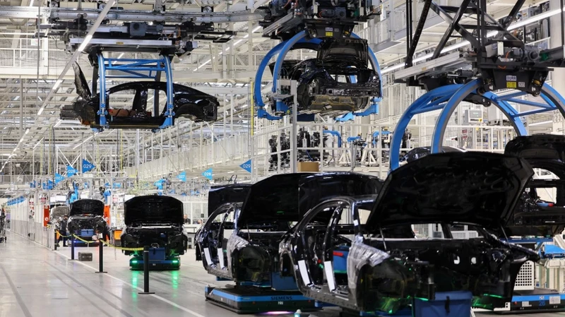 Xưởng lắp ráp ô-tô hiện đại của hãng Mercedes-Benz ở Sindelfingen, Đức, ngày 4/3/2024. (Ảnh: Reuters) 