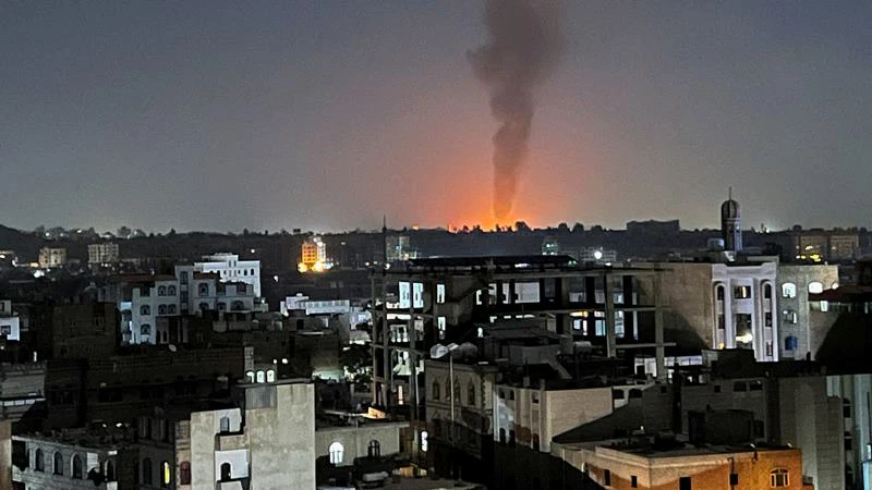 Khói bốc lên sau một cuộc không kích vào Sanaa, Yemen, ngày 25/2/2024. (Ahr: Reuters) 