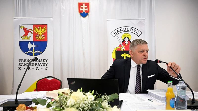 Thủ tướng Slovakia Robert Fico tham dự một cuộc họp của chính phủ trước khi xảy ra vụ nổ súng ám sát ông, Handlova, Slovakia, ngày 15/5/2024. (Ảnh: Reuters) 