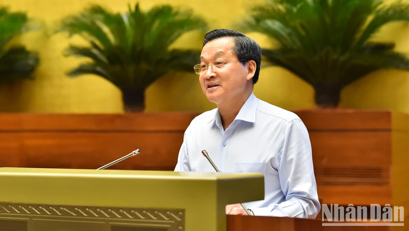 Phó Thủ tướng Chính phủ Lê Minh Khái phát biểu giải trình, làm rõ một số vấn đề đại biểu Quốc hội nêu tại phiên thảo luận. (Ảnh: THỦY NGUYÊN) 