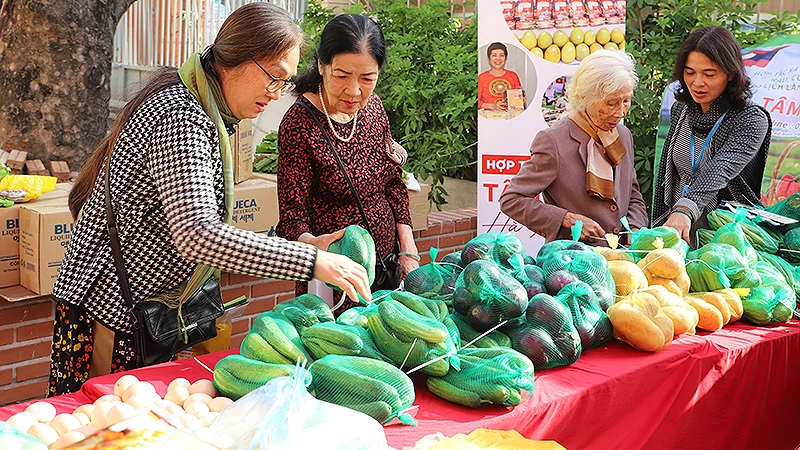 Giới thiệu sản phẩm khởi nghiệp của phụ nữ. (Ảnh minh họa: NGỌC VY)