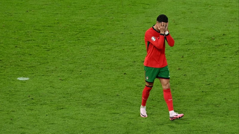 Ronaldo có một kỳ EURO thực sự đáng quên. (Ảnh: Reuters) 