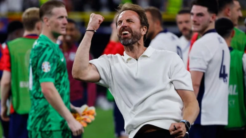 Huấn luyện viên Gareth Southgate ăn mừng phấn khích sau khi tuyển Anh giành vé vào chung kết. (Ảnh: Reuters) 