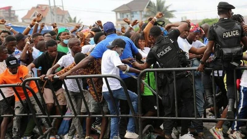 Người dân chen lấn trong buổi hòa nhạc tại sân vận động Stade des Martyrs ở Kinshasa, Cộng hòa Dân chủ Congo, ngày 29/10/2022. (Ảnh minh họa: REUTERS) 