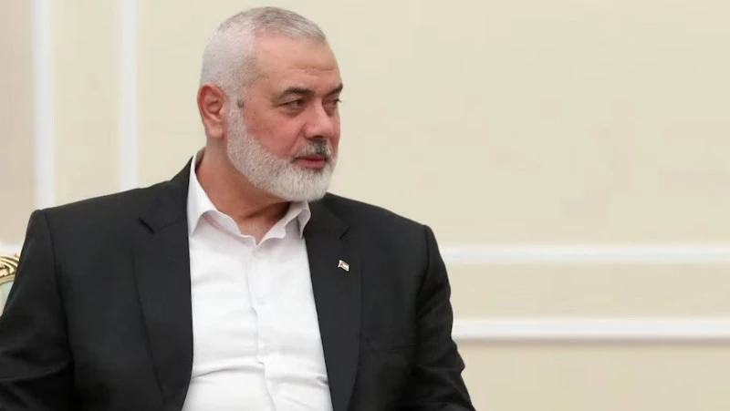 Lãnh đạo cấp cao của Hamas Ismail Haniyeh gặp Tổng thống Iran Masoud Pezeshkian tại Tehran, Iran, ngày 30/7/2024. (Ảnh: Phủ Tổng thống Iran/WANA/Reuters) 