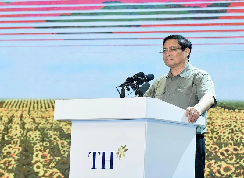 Thủ tướng Phạm Minh Chính phát biểu nhân chuyến thăm vùng sản xuất nông nghiệp công nghệ cao.