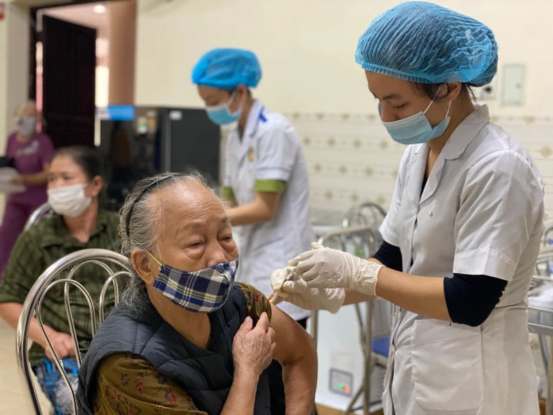 Ngành y tế tỉnh Nam Định sẽ triển khai tháng cao điểm về tiêm mũi 4 vaccine phòng Covid-19 cho người dân trong tháng 8.