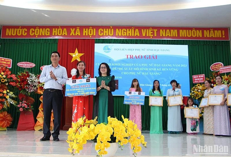 Trao giải Cuộc thi khởi nghiệp của Phụ nữ tỉnh Hậu Giang năm 2023.