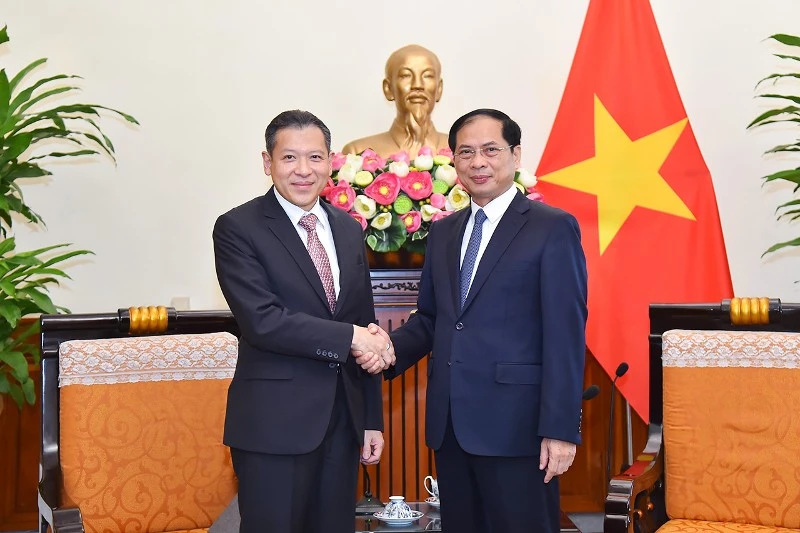 Bộ trưởng Ngoại giao Bùi Thanh Sơn tiếp Thứ trưởng Thường trực Bộ Ngoại giao Thái Lan Sarun Charoensuwan