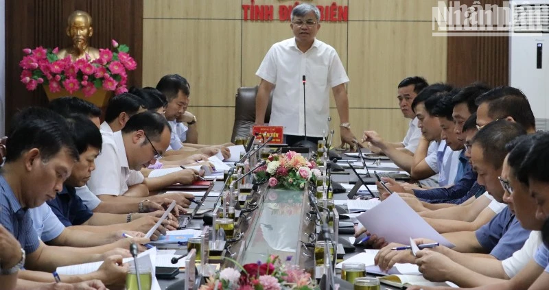 Đồng chí Lò Văn Tiến, Phó Chủ tịch Ủy ban nhân dân tỉnh Điện Biên kết luận cuộc họp Ban Chỉ đạo thực hiện các dự án đầu tư trồng mắc ca trên địa bàn tỉnh. 