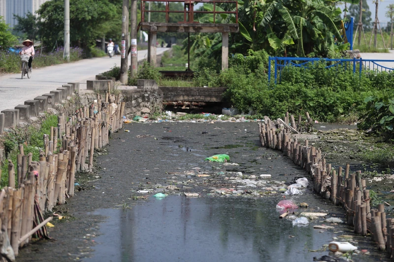 Tình trạng ô nhiễm tại xã Vĩnh Quỳnh, Thanh Trì (Hà Nội). (Ảnh: Sơn Bách)