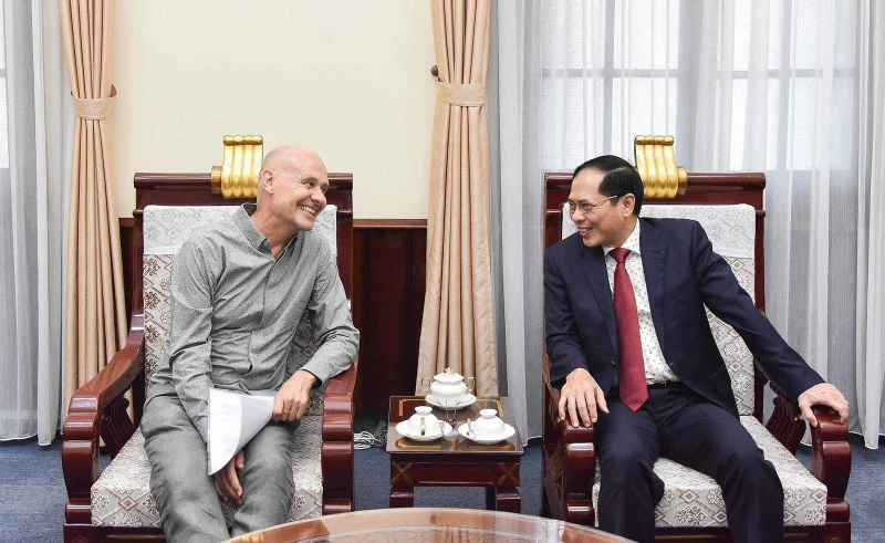 Chiều 7/9/2023, tại Trụ sở Bộ Ngoại giao, Bộ trưởng Ngoại giao Bùi Thanh Sơn đã tiếp ông Kees van Baar, Đại sứ Vương quốc Hà Lan tại Việt Nam.