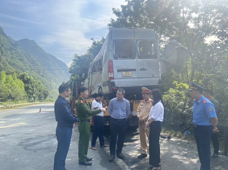 Ông Khuất Việt Hùng - Phó chủ tịch chuyên trách Ủy ban An toàn giao thông Quốc gia chỉ đạo cơ quan chức năng khẩn trương điều tra, làm rõ nguyên nhân vụ tai nạn.