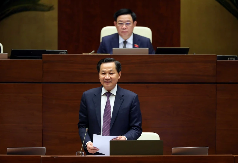 Phó Thủ tướng Chính phủ Lê Minh Khái trả lời chất vấn trước Quốc hội một số nội dung liên quan lĩnh vực kinh tế tổng hợp. (Ảnh: VGP)