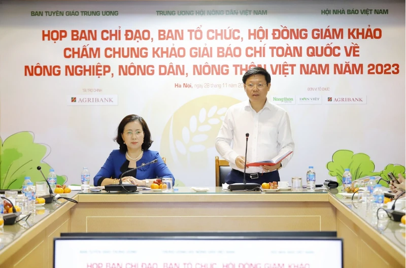 Đồng chí Trần Thanh Lâm - Phó Trưởng Ban Tuyên giáo Trung ương, thành viên Ban Chỉ đạo phát biểu tại cuộc họp Ban Chỉ đạo, Ban Tổ chức, Hội đồng chung khảo của giải. 