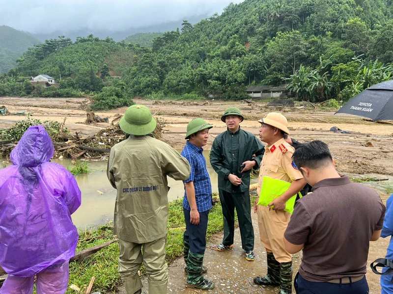 Lãnh đạo Cục Đường bộ Việt Nam có mặt tại làng Nủ, xã Phúc Khánh, huyện Bảo Yên, tỉnh Lào Cai - nơi xảy ra lũ quét nghiêm trọng ngày 10/9.