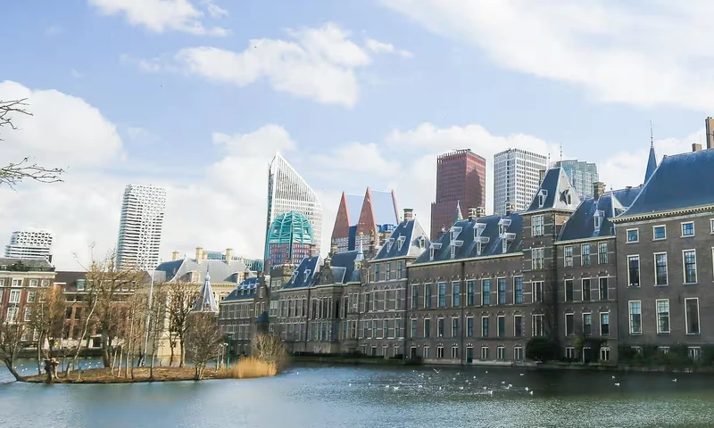 The Hague (Hà Lan) là thành phố đầu tiên trên thế giới đưa ra quy định cấm quảng cáo các sản phẩm, dịch vụ liên quan đến nhiên lượng hóa thạch có lượng khí thải cao. (Ảnh: Joris Van Ostaeyen/Alamy) 