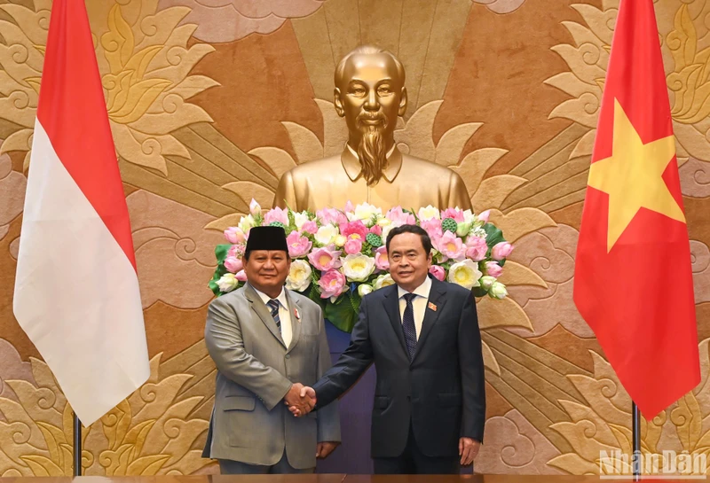 Chủ tịch Quốc hội Trần Thanh Mẫn và Tổng thống đắc cử Indonesia Prabowo Subianto. (Ảnh: DUY LINH) 