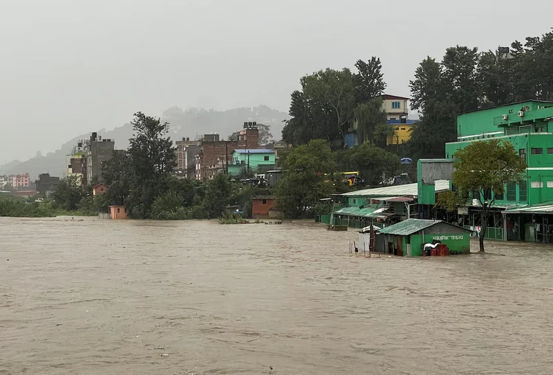 Mưa lớn gây ngập lụt tại Thủ đô Kathmandu của Nepal. (Ảnh: REUTERS)