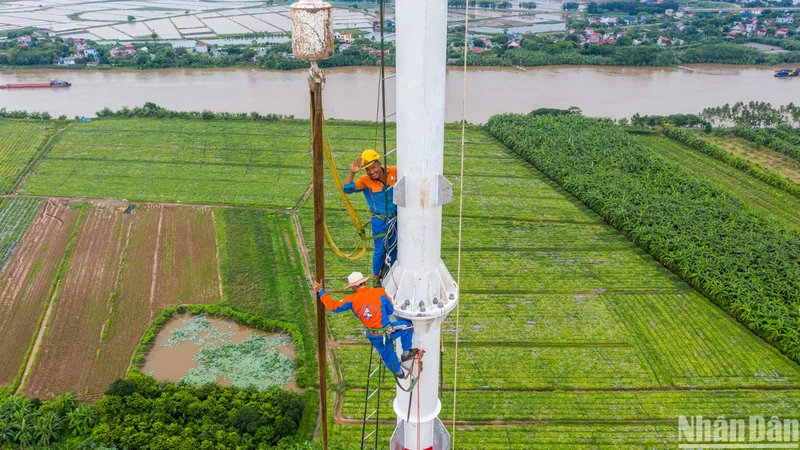 Luật Điện lực (sửa đổi) vừa được thông qua tại Kỳ họp thứ 8, Quốc hội khóa X không chỉ tạo cơ sở pháp lý quan trọng để triển khai các dự án điện mà còn gỡ điểm nghẽn về giao dịch mua bán điện. 